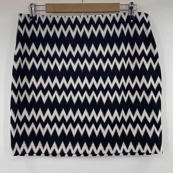 3For$20 H&M  Chevron Black and White Print skirt size Large - Picture 1 of 5